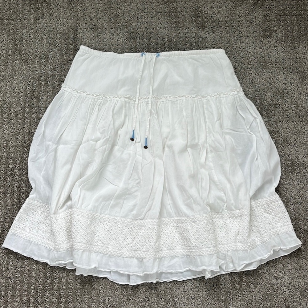 American Eagle, Size 10, white skirt.